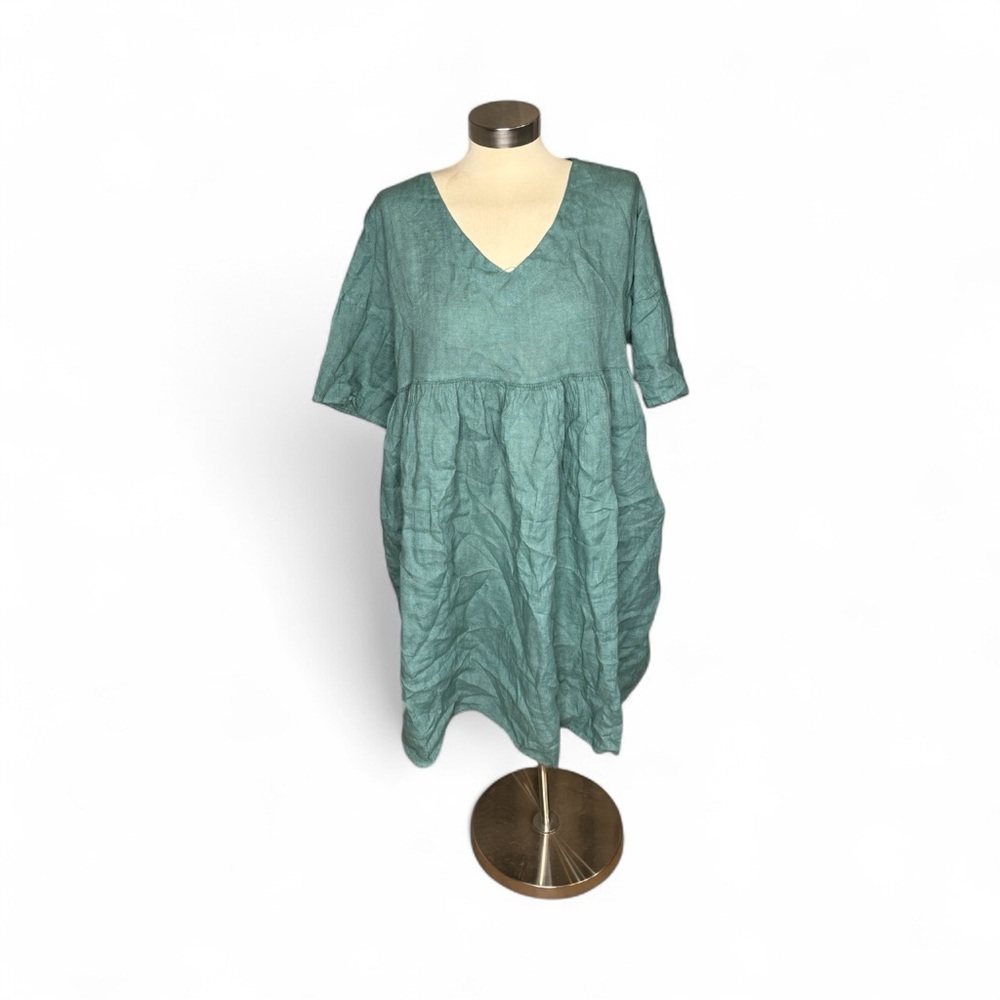 NWOT Elegant Green V-Neck Dress